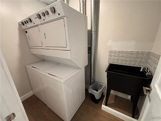 Interior, Utility Closets, Washer, Wood Texture Flooring
