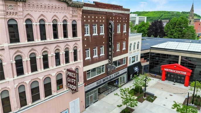 Exterior, Facade, Brick Facade, Rowhouse