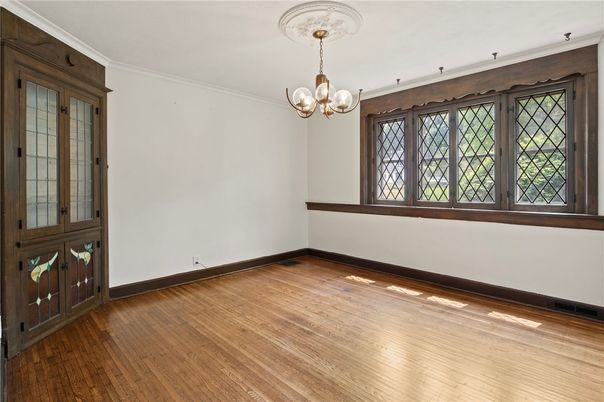 Chandelier, Empty room, Interior, Wood Texture Flooring