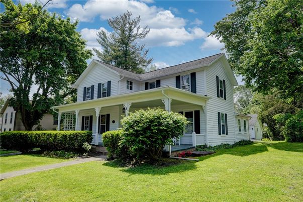 Exterior, Facade, Farmhouse