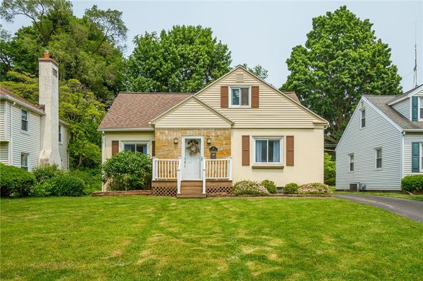 Exterior, Facade, Cape Cod