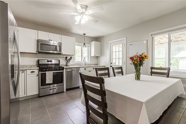 Dining room, Interior, Kitchen, Pendant Lights, Stainless Steel Appliances