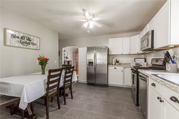 Dining room, Interior, Kitchen, Stainless Steel Appliances