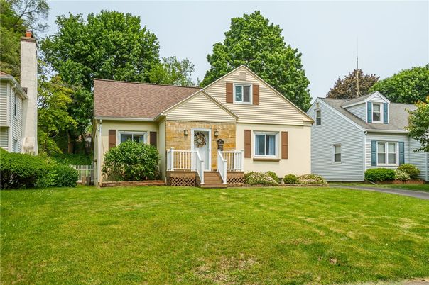 Backyard, Exterior, Facade, Cape Cod