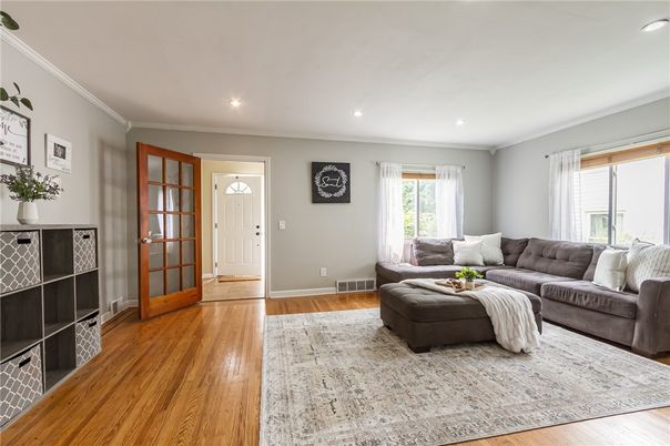 Interior, Living room, Recessed Lighting, Wood Texture Flooring