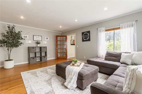 Interior, Living room, Recessed Lighting, Wood Texture Flooring