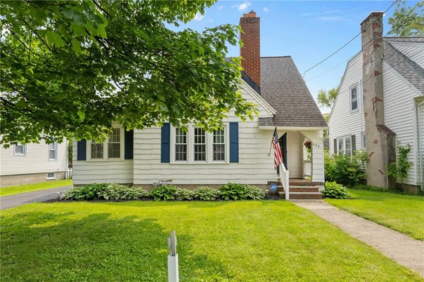 Exterior, Facade, Cape Cod