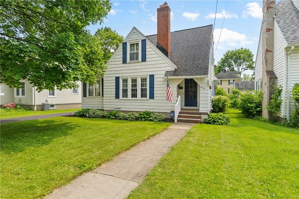 Exterior, Facade, Cape Cod