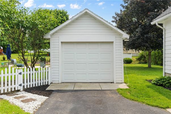 Detached Garage, Exterior