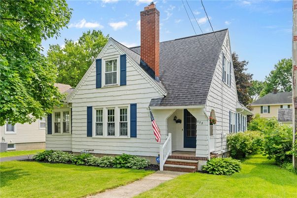 Exterior, Facade, Cape Cod