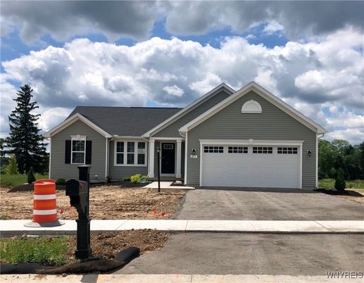 Attached, Exterior, Facade, Ranch