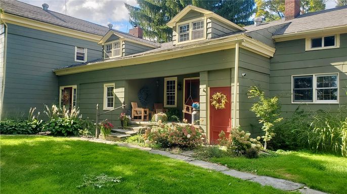 Exterior, Facade, American Foursquare