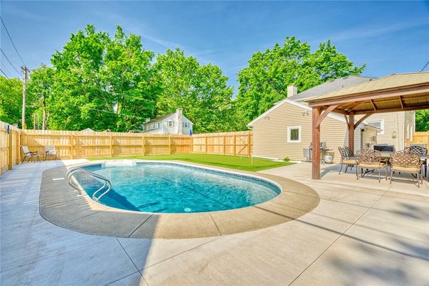 Exterior, Pool