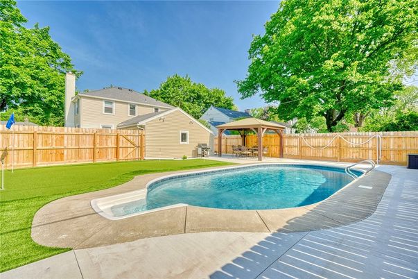 Exterior, Pool