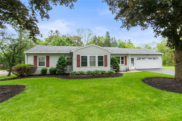 Attached, Exterior, Facade, Ranch