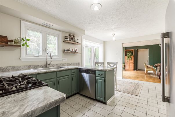 Dining room, Interior, Kitchen, Stainless Steel Appliances, Wood Texture Flooring
