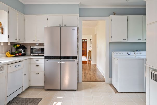 Interior, Kitchen, Washer, Wood Texture Flooring