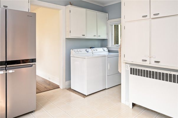 Interior, Washer, Wood Texture Flooring
