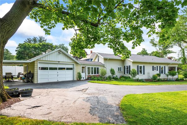 Attached, Exterior, Facade, Ranch