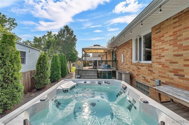 Exterior, Hot Tub