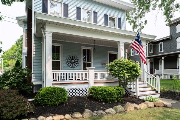 Exterior, Facade, American Foursquare