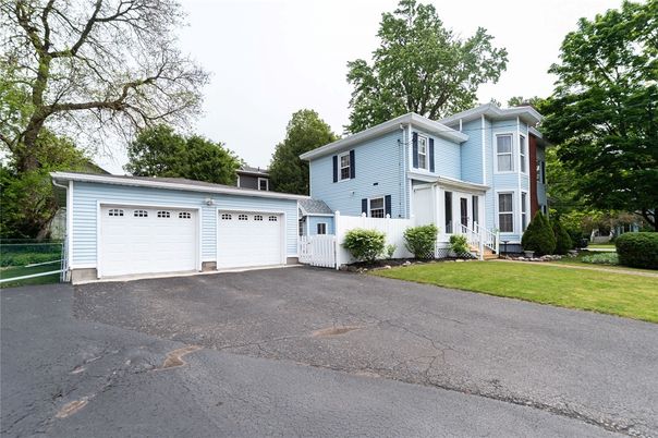 Attached, Exterior, Facade, Farmhouse