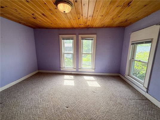 Empty room, Interior, Wooden Ceilings