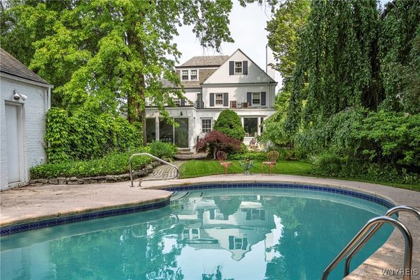 Exterior, Pool