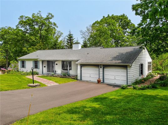 Attached, Exterior, Facade, Cape Cod
