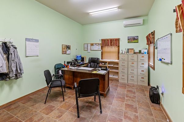 Home Office, Interior