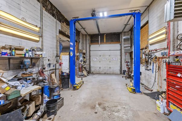 Garage, Interior