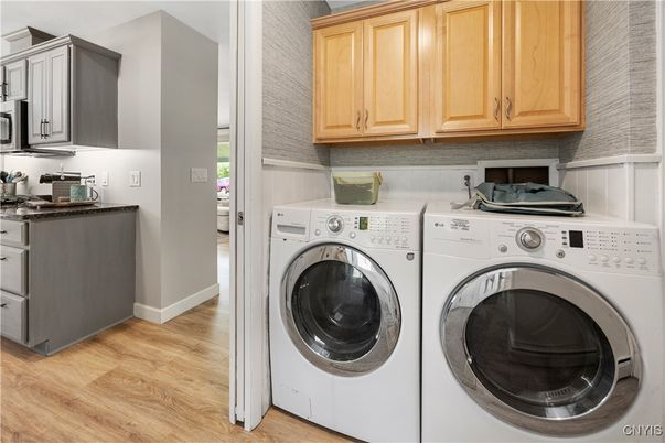 Interior, Washer, Wood Texture Flooring