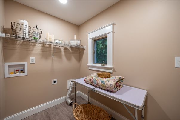 Interior, Recessed Lighting, Wood Texture Flooring