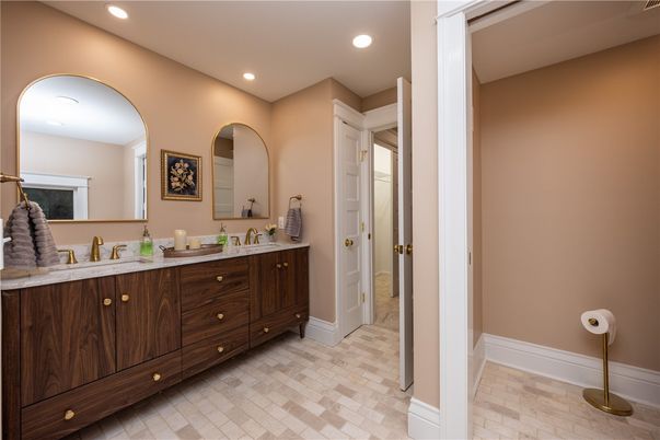 Bathroom, Dual Sink Vanities, Interior, Recessed Lighting