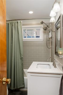 Bathroom, Interior, Recessed Lighting