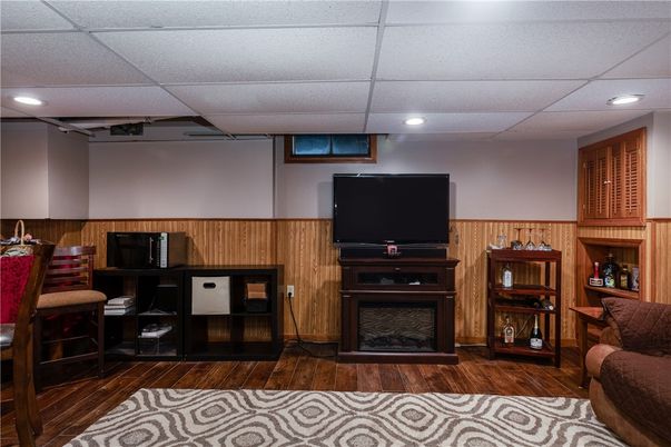 Interior, Recessed Lighting, Wood Texture Flooring