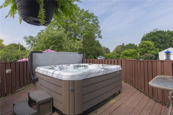 Exterior, Hot Tub