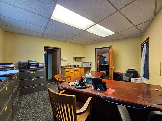 Home Office, Interior