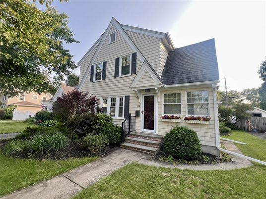 Exterior, Facade, Queen Anne Victorian