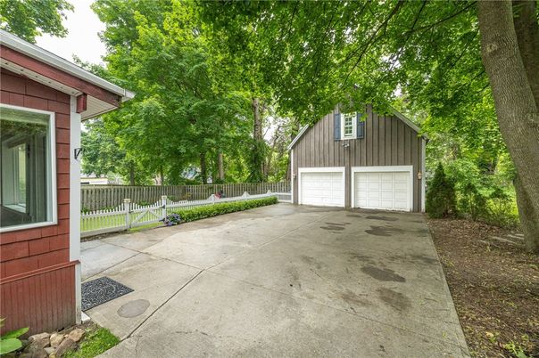 Detached Garage, Exterior