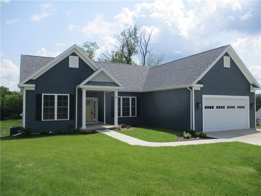 Attached, Exterior, Facade, Ranch