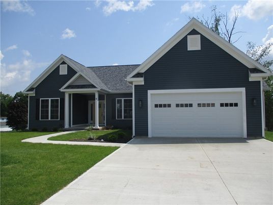 Attached, Exterior, Facade, American Craftsman