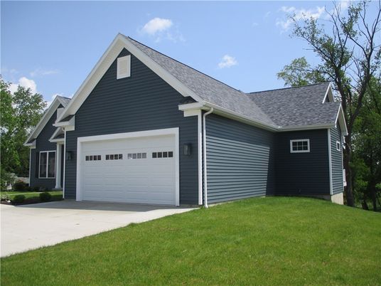 Attached, Exterior, Facade, Ranch