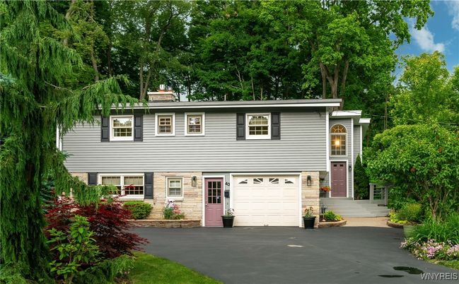 Attached, Exterior, Facade, Split Level