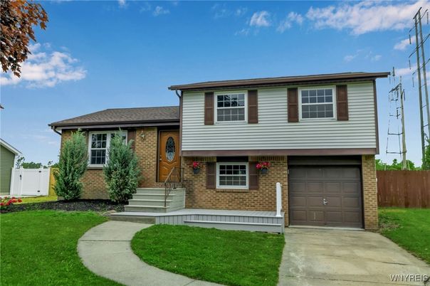 Attached, Exterior, Facade, Brick Facade, Split Level