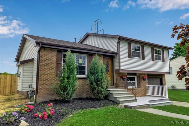 Exterior, Facade, Brick Facade, Split Level