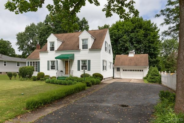 Attached, Exterior, Facade, Cape Cod