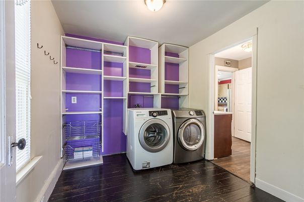 Interior, Washer, Wood Texture Flooring
