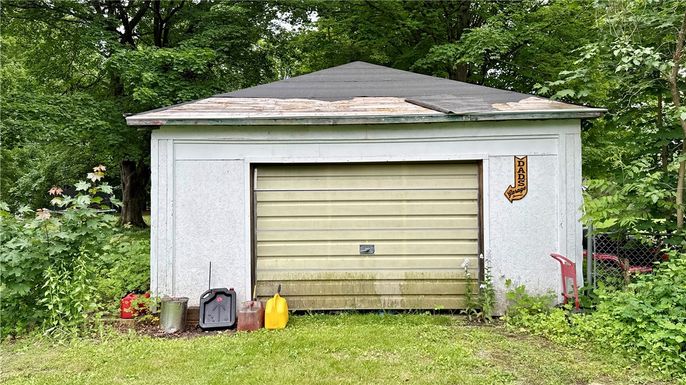 Detached Garage, Exterior