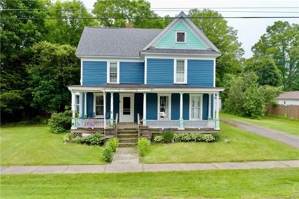 Exterior, Facade, Queen Anne Victorian